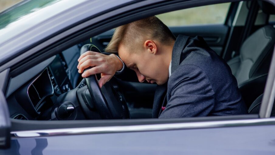 rester éveillé pour ne pas s'endormir en voiture