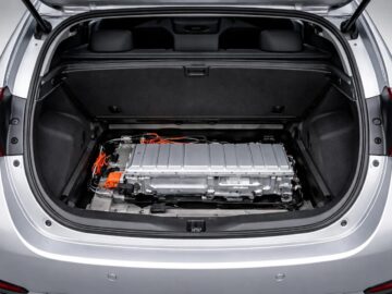 découvrez où se situe la batterie de la toyota auris hybride grâce à notre guide complet, et apprenez tout ce qu'il faut savoir pour son entretien et son remplacement.